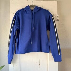 Evereve Royal Blue Hoodie – Sporty Chic Essential